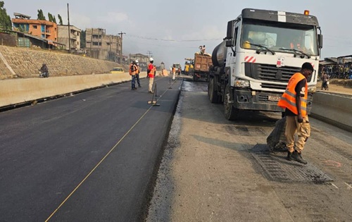 Camions sur le corridor Douala-Bangui financé par la Banque mondiale
