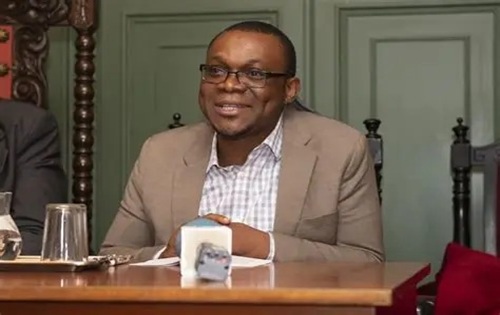 Mitoha Ondo’o Ayekaba durante una entrevista sobre la sanidad en Guinea